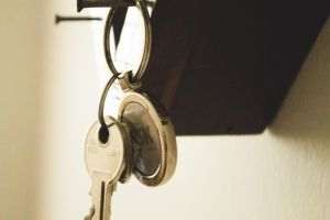 Imobiliare.ro: Apartamentele şi casele noi atrag până la şase cumpărători